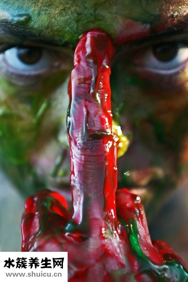 眼睛皮碰傷怎么弄