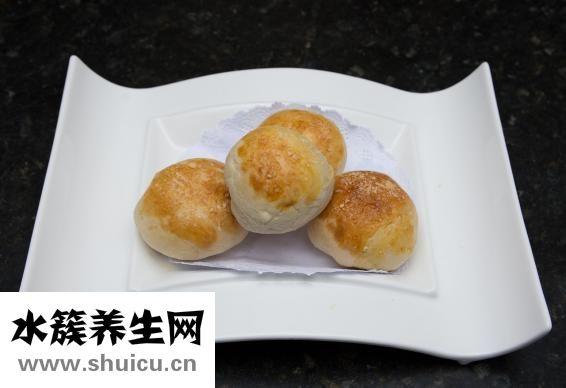 藍色菱格包怎么搭配