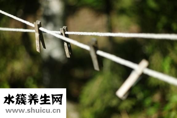 怎么在河里抓小魚