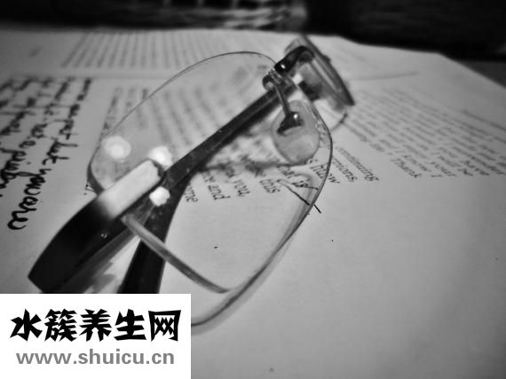 眼白水腫怎么辦