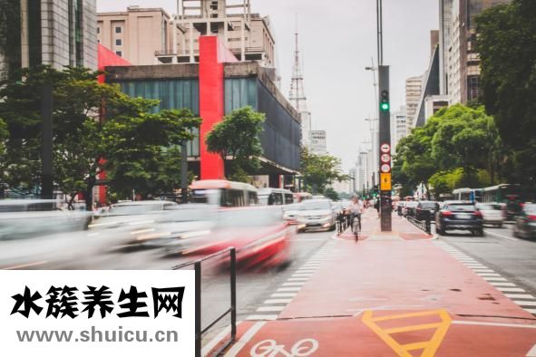 玻尿酸豐唇淤血怎么