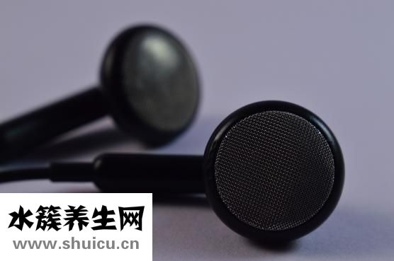 耳機怎么塞到耳朵里