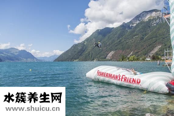 臀部兩側凹陷怎么辦