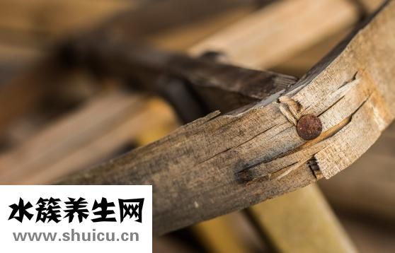 在墻上怎么釘釘子