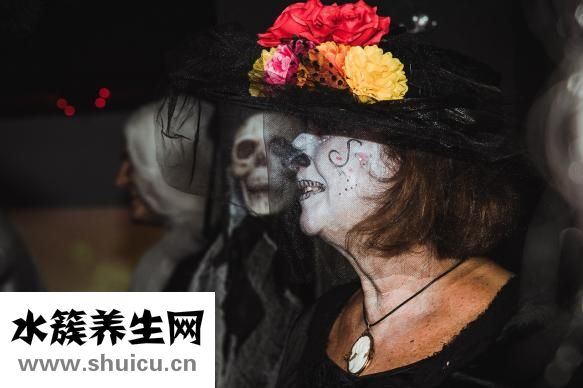 怎么自制萬圣節衣服