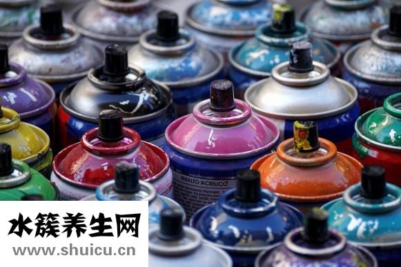 臉上噴漆怎么洗掉