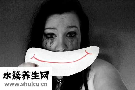 眼睛眼淚少怎么回事