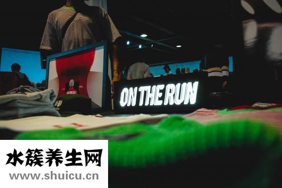 竹炭狗怎么放得穩