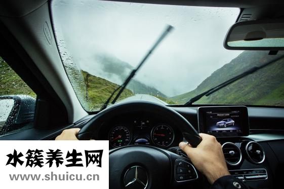 下巴脫臼怎么辦自救