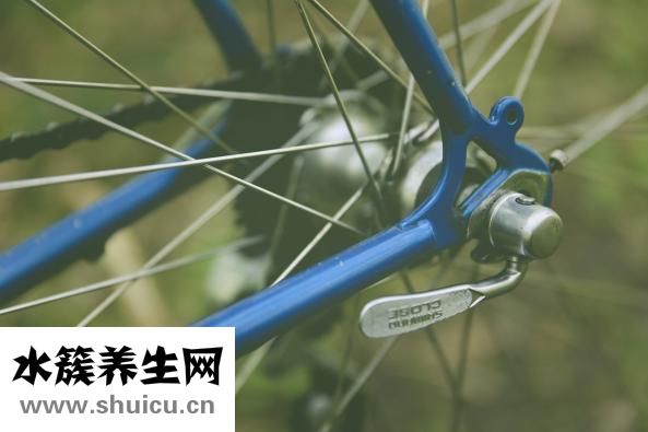 下巴脫臼怎么辦自救