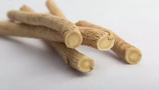 喝了黃芪水出很多汗怎么回事（喝黃芪水排出好多臟東西）