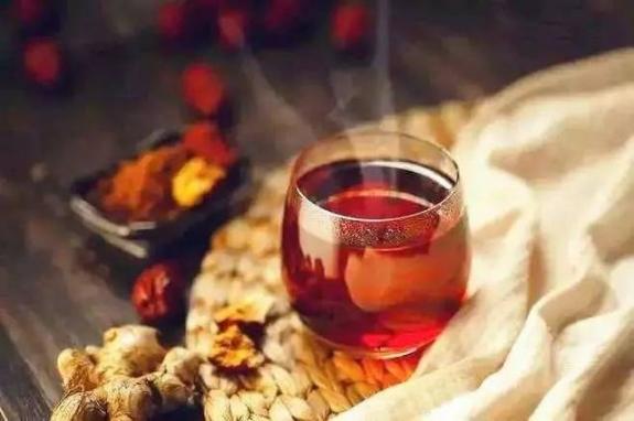 三種人不宜喝姜棗茶（三種人不宜喝姜棗茶生姜紅棗枸杞吃了有什么好處）
