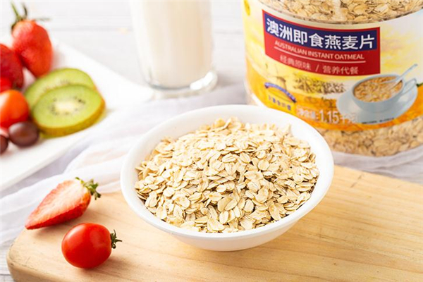 純燕麥片的功效與作用（純燕麥片的功效與作用燕麥比大米好大米飯好嗎）