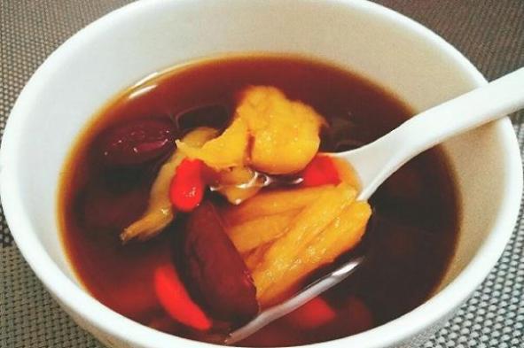 紅糖的功效與作用及禁忌（綠茶加紅糖的功效與作用及禁忌）