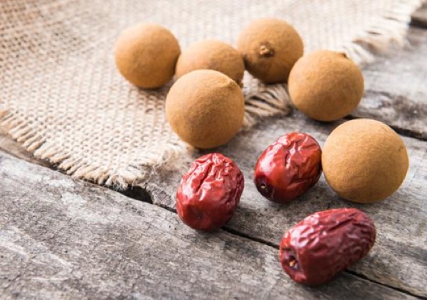 女人長(zhǎng)期吃桂圓的好處（女人長(zhǎng)期吃紅棗的好處）