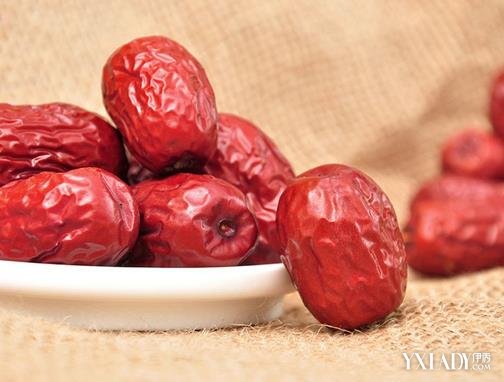 紅棗的功效與作用及食用方法（甘草浮小麥紅棗的功效與作用及食用方法）