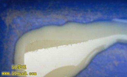 尿液有白色渾濁物是怎么回事（尿液有白色渾濁物是怎么回事女性）