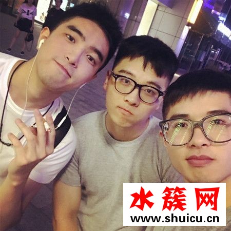 沈以誠形容歌詞 沈以誠形容歌詞是什么意思 沈以誠形容歌詞