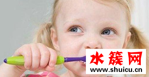 小孩子可以用電動牙刷嗎 小孩用電動牙刷的注意事項 電動牙刷小孩幾歲可以用?