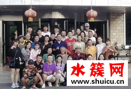 范偉趙本山同框怎么回事 范偉趙本山時隔十年再同框引網友淚目 范偉趙本山同框怎么回事