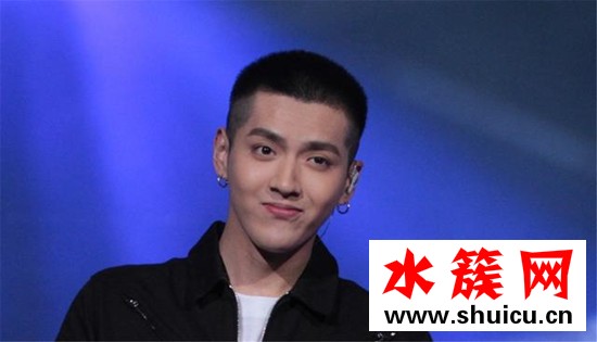 吳亦凡鍋蓋頭發(fā)型圖片 好好營(yíng)業(yè)的丙丙還是很帥的! 吳亦凡鍋蓋頭