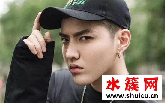 吳亦凡鍋蓋頭發(fā)型圖片 好好營(yíng)業(yè)的丙丙還是很帥的! 吳亦凡鍋蓋頭