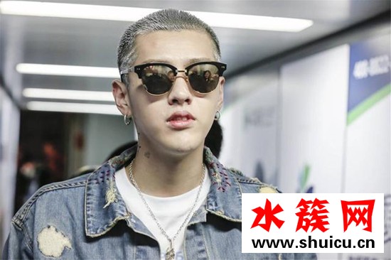 吳亦凡鍋蓋頭發(fā)型圖片 好好營(yíng)業(yè)的丙丙還是很帥的! 吳亦凡鍋蓋頭