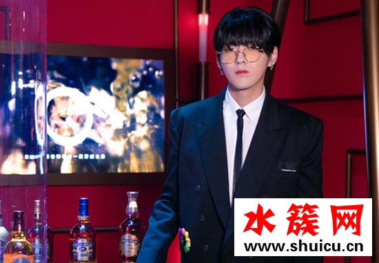 吳亦凡鍋蓋頭發(fā)型圖片 好好營(yíng)業(yè)的丙丙還是很帥的! 吳亦凡鍋蓋頭