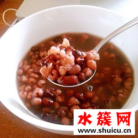 紅豆薏仁湯有什么功效 紅豆薏仁湯什么時候喝最好 紅豆薏仁湯有什么功效