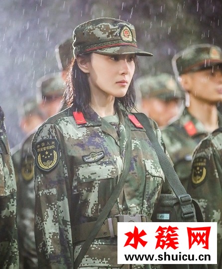 張馨予訓狗慘被咬是怎么回事