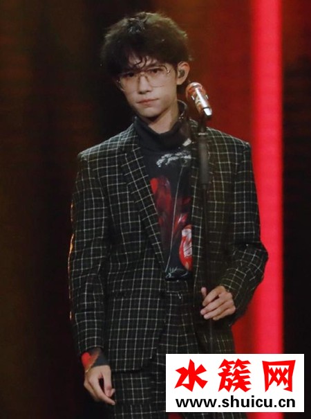 易烊千璽新發型