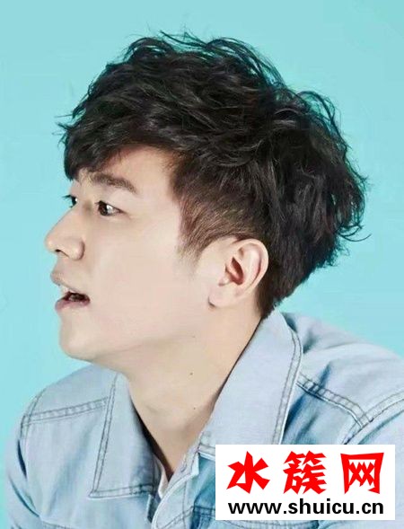 男生燙頭發(fā)大卷和小卷哪個更好看 男生燙發(fā)的種類有哪些 男生燙頭發(fā)大卷和小卷哪個更好看