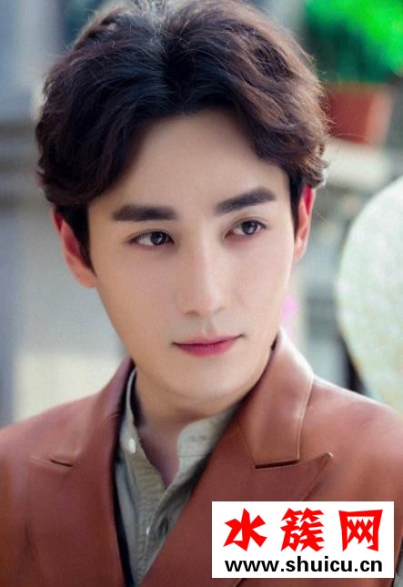 男生燙頭發(fā)大卷和小卷哪個更好看 男生燙發(fā)的種類有哪些 男生燙頭發(fā)大卷和小卷哪個更好看