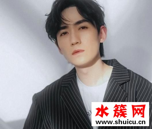 男生燙頭發(fā)大卷和小卷哪個更好看 男生燙發(fā)的種類有哪些 男生燙頭發(fā)大卷和小卷哪個更好看