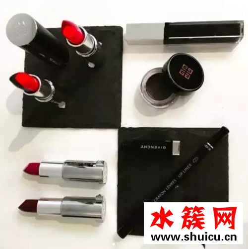 醉玲瓏劉詩詩口紅色號 醉玲瓏劉詩詩口紅是什么顏色 醉玲瓏鳳卿塵口紅什么顏色