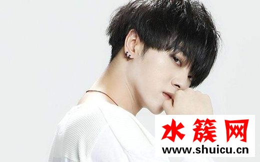 華晨宇2019新發型似換頭 盤點華晨宇留過的發型每一款都很有個性 華晨宇新發型
