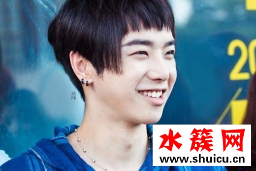 華晨宇2019新發型似換頭 盤點華晨宇留過的發型每一款都很有個性 華晨宇新發型