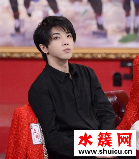 華晨宇2019新發型似換頭 盤點華晨宇留過的發型每一款都很有個性 華晨宇新發型