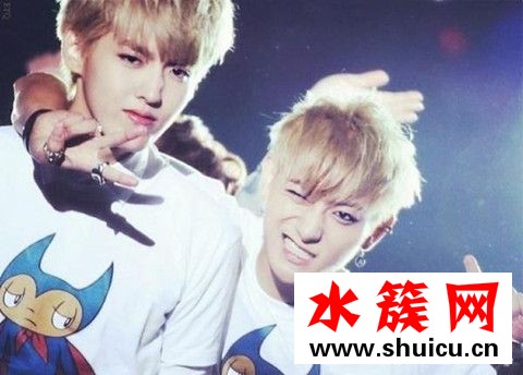 吳亦凡黃子韜同框微笑對視還擁抱 兩人關系破冰粉絲直呼活久見 吳亦凡黃子韜同框微笑對視還擁抱