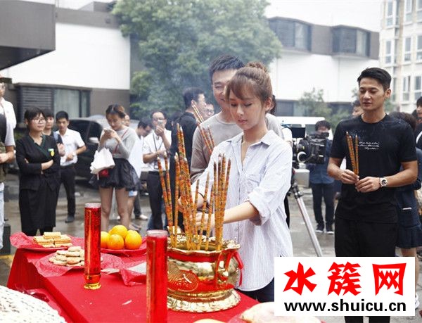 《歡樂頌2》正式開機(jī) 楊紫劉濤原班人馬重聚 《歡樂頌2》正式開機(jī) 楊紫劉濤原班人馬重聚 歡樂頌2演員表