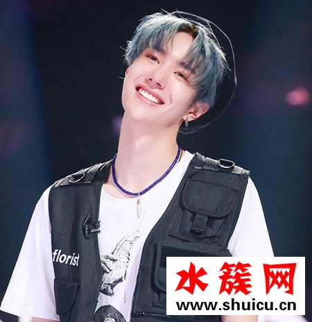 男生染什么顏色頭發好看 王一博灰藍色頭發圖片欣賞 王一博灰藍色頭發圖片欣賞