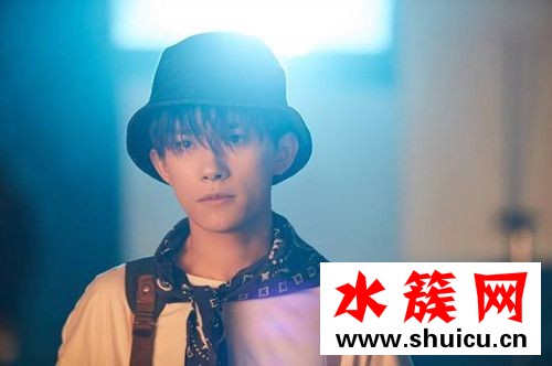 幻樂之城易烊千璽唱的什么歌完整歌詞介紹 幻樂之城易烊千璽唱的對不起是誰的歌 幻樂之城易烊千璽唱的什么歌完整歌詞介紹