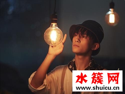 幻樂之城易烊千璽唱的什么歌完整歌詞介紹 幻樂之城易烊千璽唱的對不起是誰的歌 幻樂之城易烊千璽唱的什么歌完整歌詞介紹