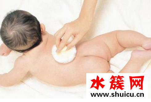 寶寶夏天如何預防痱子 夏天寶寶長痱子怎么辦 寶寶夏天如何預防痱子?