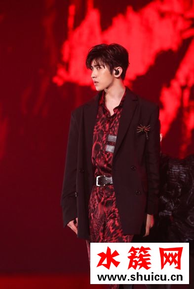 蔡徐坤蒙著眼歌詞什么意思