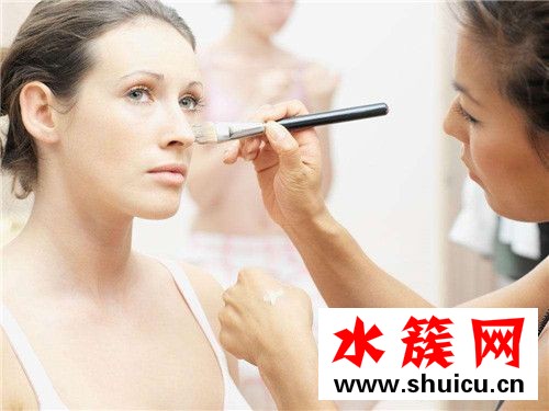 夏季出油脫妝怎么辦