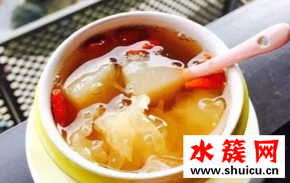 冰糖雪梨做法 冰糖雪梨的功效與作用 冰糖雪梨做法