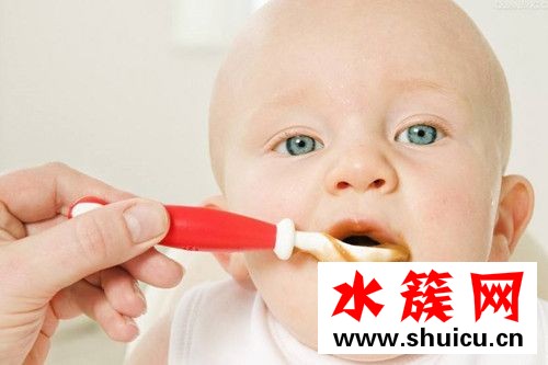 四個月的寶寶可以吃什么輔食 四個月寶寶輔食食譜大全 四個月的寶寶可以吃什么輔食