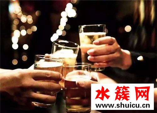 喝酒后身上淤青屬于酒精中毒嗎 酒精過敏的癥狀 喝酒后身上淤青屬于酒精中毒嗎