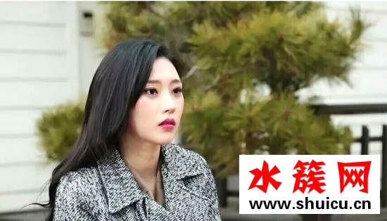 女大學(xué)生的沙龍室女主角是誰